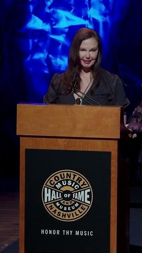 Naomi Judd's Daughters Give Emotional Tribute #shorts