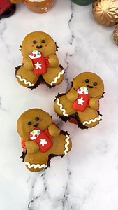 Rachel Lindsay on Instagram: "A little gingerbread magic for your feed today 🤎❤️ Here’s a quick look at how they come together: 🎅🏼 Fill your liners halfway and bake your cupcakes. 🎅🏼 Shape your liners with foil (optional, but cute). 🎅🏼 Smooth a layer of gingerbread-coloured buttercream on top. 🎅🏼 Add the face and details with white buttercream + sprinkles. 🎅🏼 Give him something to hold ❤️ I used tiny cocoa mugs. 🎅🏼 Pipe his little arms to finish. Sweet, simple, and so Christmassy. #