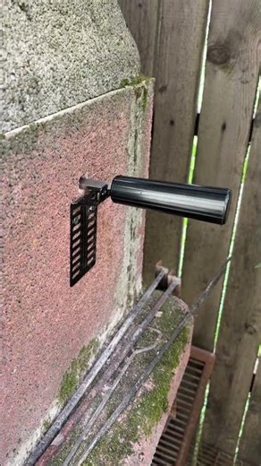 rotisor actionat electric montat pe gratar carbuni