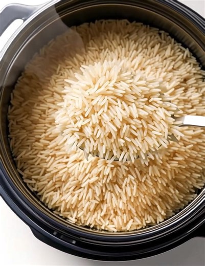 23K views · 12 reactions | Put uncooked rice in a slow cooker with these 4 ingredients. It’s like heaven in a bowl.. Full recipe   | 홉홤홨황홖홡활홞환 홈홞홣홙 | Facebook