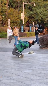 2.1K views · 29 reactions | Wow, this robot looks sooooo real! #robot #dance #fun #performance #goneviral #happylife #amazingChinesepeople Credit to Xtsf125 on Douyin | Young China | Facebook