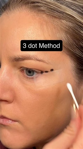Michaella on Instagram: "Eyeshadow hack! Save & follow for more makeup tips. Comment “Shop” for links to the products 🛍️ https://liketk.it/5IZha @colourpopcosmetics sparkley shadow #eyeshadowhack#eyeshadowtutorial #eyeshadowtips #beautyhacks"