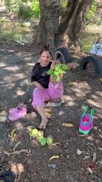 Acompáñenme a bajar mangos y vean como nado y me caí también 🤣🙌🏻🙌🏻🥹🥹