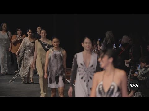 Indigenous designers show at first Native Fashion Week | VOANews