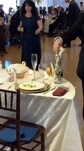 An alternative to the money dance...Cake Wars! 🤑🍰 #weddingideas #weddinggames #brideandgroom #weddingfun #bridevsgroom