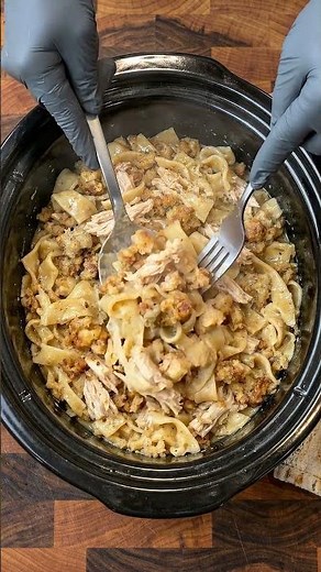 🍗🍜 Slow Cooker Chicken & Noodles with Stuffing 🍜🍗