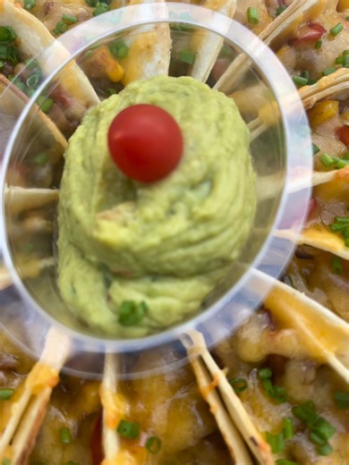 3.8K views · 18 reactions | ‼️ On vous a réservé un Benger pour l’apéro de ce soir  Le plateau de 14 Tacos bœuf cheddar et guacamole 陋 à partager. Disponible dés 15h en Boutique 3 Rue des Halles. | Les toques gourmandes | Facebook