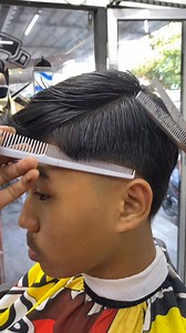 55K views · 548 reactions | Blending thinning scissors ✅ #fyp #barbershop #barber #haircut #hairstylist #hairstyle #asmr #tutorial #education #explorepage | Usnii Whandii Boot | Facebook