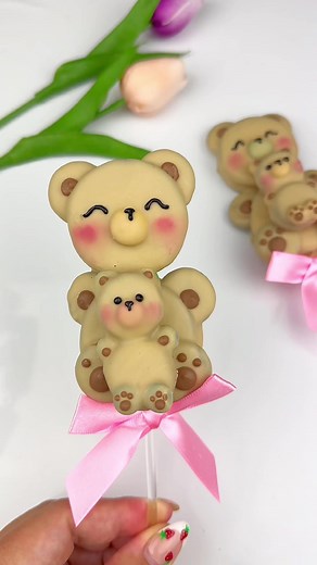 Adorable Mommy and Baby Bear Oreo Pops Recipe