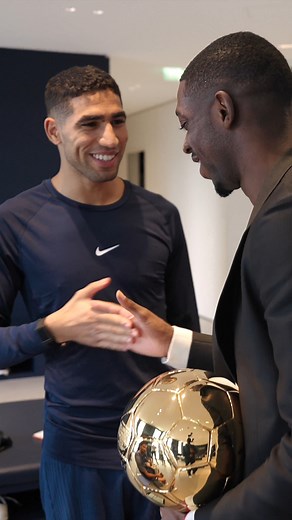 10M views · 450K reactions | 凉 Quand Ousmane Dembélé retrouve ses coéquipiers du PSG... avec son Ballon d'Or ! #foot #football #soccer #ousmane #dembélé #ousmanedembélé #ballondor #PSG #sport #sports  : @psg | beIN SPORTS France | Facebook