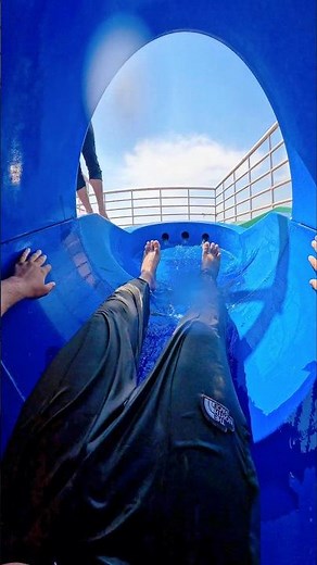 Everyone Came Down Upside Down Waterslide 🇺🇸😱💦 #Waterslide #Shorts