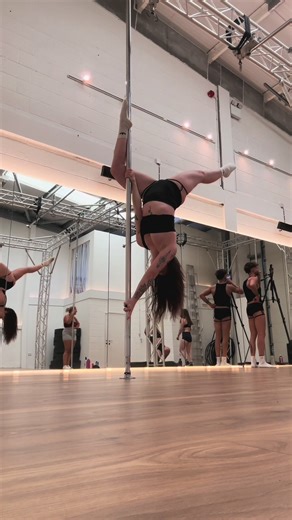 Very much needed this class after a stressful week ✨ #beginnerpole #poletok #polejourney #fyp #poledance