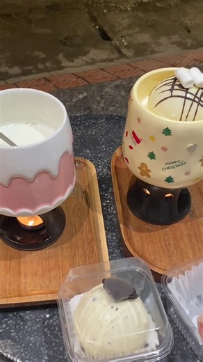 Ui ai nghiện xem clip chocobomb như mình ko. Thích cái cảm giác mà nó nở ra quá. #cafecaugiay #ledouxcoffee #xuhuong #chocobomb