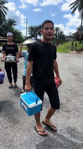 Menikmati perlatihan fight semi pro.