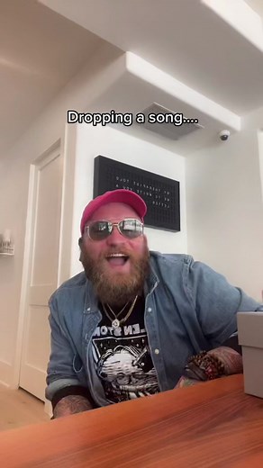 Go best friend 😍@meghantrainor