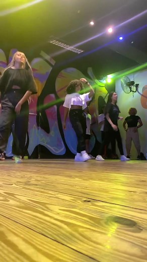 Una bailita 😁 #dance #🇩🇴 #parati #fyp #dancer #xyzcba #fup