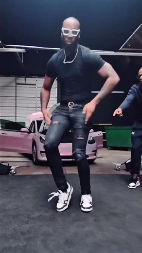 Skin bone dancing to Selfmade Stunner new track 🔥🙌🏽