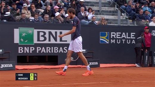 HIGHLIGHTS: In a battle of two-handers, Daniil Medvedev beats Holger Rune to win Rome