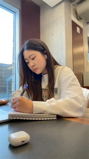 Jeslyn on Instagram: "Follow this routine for a 4.0 GPA. #inspire #motivational #studying #student #uoft #smart #engineering #exams #finals #gpa #chinese #library #test #academics #jojos"