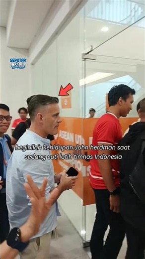 pelatih kita unik banget guys🤣🤣!! #timnasindonesia #johnherdman #sepakbolaindonesia #fypbola