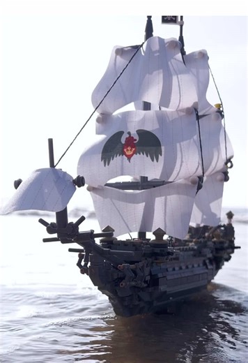 Navegando con mi nuevo barco de ladrillos