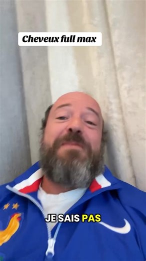 "ça veut plus pousser ! Allez y vanner ! Je m'en cogne." Alban Ivanov en cheveux full max 🤣 Vidéo partagée par Alban Ivanov sur instagram. Merci pour ce moment feel good ! | FilmsActu