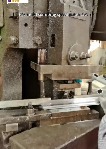 Replying to @Crissy Stamping speed is too fast#cncmachine #forging #diecasting #precisioncncmachining #stamping #millmachining #5axismachining #aluminum #cnclathe #bolts #screw #fastener #stamptools #metalstamping #cncmilling #forgin #forgin
