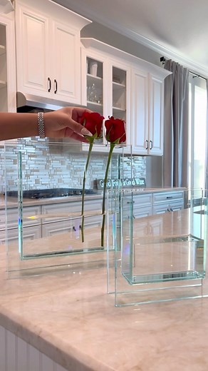 113K views · 826 reactions | How beautiful are these vases?!!! They sell out every re stock✨ ⠀⠀⠀ Guys these vases haven’t been in stock since Jan!!! BACK IN STOCK!! CLICK LINKTREE IN MY BIO TO SHOP✨ ⠀⠀⠀⠀ #roses #rosesofinstagram #vase #kitchen #kitchendecor #livingroomideas #myhome #myhomevibe | Tamara Bradshaw | Facebook