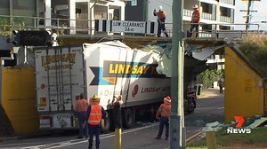 “I was having a cup of coffee and I hear this humungous crunch!” A truck that crashed into a rail bridge on Oxley Road caused a headache for commuters in Corinda this morning. All lanes were blocked while emergency services worked carefully to pull the truck from out under the bridge. 7NEWS at 6pm. www.7NEWS.com.au #bnetraffic #7NEWS | 7NEWS Brisbane