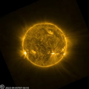 10K views · 874 reactions | La nave espacial Solar Orbiter ha captado un cúmulo de gases que se mueve en forma de serpiente a través de la superficie solar. Este fenómeno ha captado la atención de los científicos, pues se trata de un cúmulo de plasma viajando a 170 kilómetros por segundo. A pesar de que este video dura poco, en fenómeno en realidad duró tres horas. : ESA | Revista National Geographic en español | Facebook
