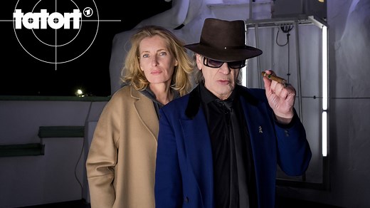 An Weihnachten trifft Lindholm auf Lindenberg! Maria Furtwängler und Udo Lindenberg sind am Sonntagabend in ARD Mediathek & Das Erste gemeinsam im neuen Tatort "Alles kommt zurück" zu sehen: www.tatort.de | Tatort