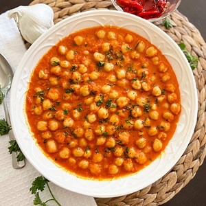 Possibly the BEST Chickpea Recipe EVER | Spanish Garbanzos a la Navarra