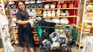 تحدي 5 دقائق مع شفا تشتري بلون واحد 😱 BUYING Everything in ONE COLOR in 5 minute | SHFA