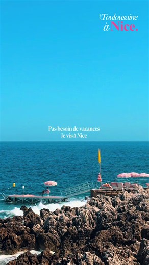 Pas besoin de partir en vacances… j’ai la chance de vivre à Nice. 🌴☀️ Ça fait un an que je vis sur la Côte d’Azur. Et ce qui est fou, c’est que ce sont les choses les plus simples qui me donnent cette sensation d’être en vacances : la mer, les palmiers, les cactus, les villas, les petites criques, les couleurs, les couchers de soleil… Pendant ces 4 jours de week-end, on n’a quasiment pas arrêté : balades, Monaco, plages, petits villages, découvertes… et pourtant, on est à quelques minutes de ch