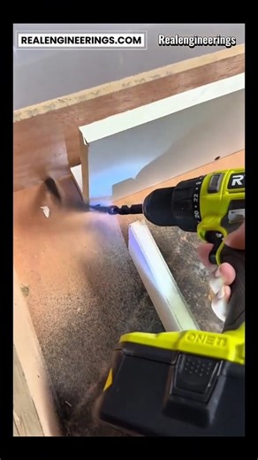 Real Engineerings | Engineering & Technology & Gadgets & DIY on Instagram: "Expectation vs. Reality: The Flexible Drill Bit! 📐📉 ​In theory, drilling around a 90-degree corner is a genius idea. In practice? Well, physics has other plans! This video perfectly illustrates the gap between a CAD simulation and real-world mechanics. ​Why Did It Fail? ​The animation (0:00) shows a mechanism based on a series of Universal Joints (U-Joints), which can transmit torque at an angle. However, the 3D-printe