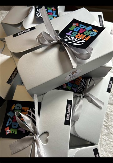 Graduation Boxes with name tags. #munchboxbykatekanim #trendingvideos #graduation #kidspartypacks #gradeR