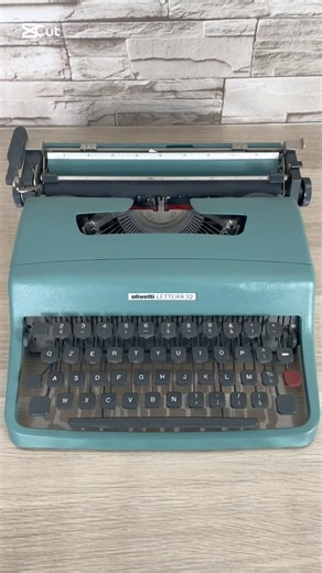 Olivetti Lettera 32 precisione meccanica by Nizzoli #typewriters #olivetti #typewriterpoetry #design