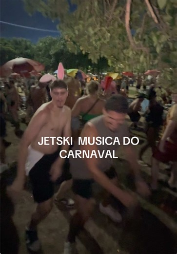 Jet Ski no Carnaval: Música e Dança para a Festa