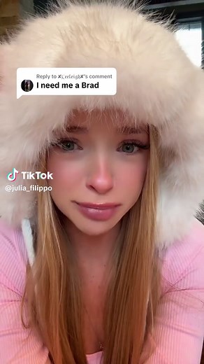 Replying to @✘ᛕ𝔢𝔢𝔩𝔢𝔦𝔤𝔥✘ #greenscreen love u brad | brad