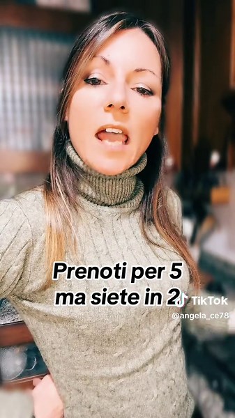 Voglio stare larga🙈🤣#angeloduro #ristorante #tavolo