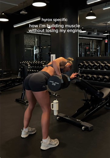 Building muscle and gaining strength for pro’s, while still keeping my speed dialed in ⚡️ Here’s how the work is coming together: • Lower-body muscle endurance: heavy sets of high(er) reps. the lunges will make or break your legs carrying you through the finish. They are a series of sustained repeated contractions. In order to preform well, your muscles must: - resist fatigue - clear lactate efficiently - maintain their force output • Upper-body strength for ERGs: heavy rows, shoulder presses, p