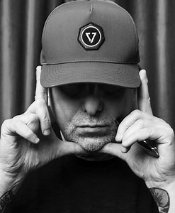 LA PARTE DE ADELANTE - Andrés Calamaro - LETRAS.COM