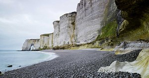 Pourquoi les galets disparaissent-ils des plages normandes ?