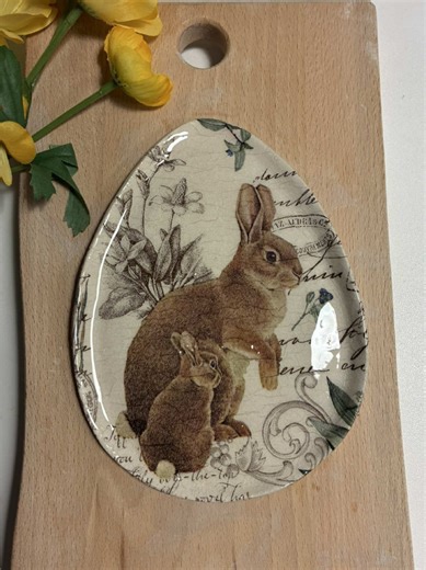 Vassoio in argilla Pasquale ✨🐣🐇 Si può impazzire per dei tovaglioli di carta? 😄🥰 Visti e presi subito perché volevo iniziare a realizzare delle decorazioni di Pasqua 🐣 È una creazione in argilla fredda molto semplice, ma il risultato secondo me è super ❤️ #airdryclay #diyprojectsideas #diytutorial #decoupage #airdryclayideas