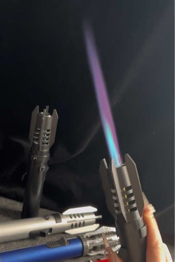 It‘s all lighters. Why don’t you try the one in my hand? The firepower is enough and the flame size can be adjusted. Click the little yellow car to buy it. I believe I won‘t disappoint you when I get it.#ashtray #lighter #tutorials #firepower #camping