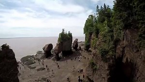 9.2K views · 273 reactions | When visiting The Hopewell Rocks, keep an eye on the tide.  If you want to see this for yourself, the park is open until October 13. // Envie d'une escapade vers les plus hautes marées du monde? Le parc des rochers Hopewell est ouvert jusqu'au 13 octobre.  : donald.chan / Instagram | #ExploreNB | New Brunswick / Nouveau-Brunswick | Facebook