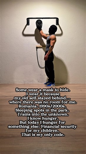 Meine Maske ist kein Versteck. Sie ist eine Grenze zwischen dem, wer ich war, und dem, wer ich für meine Kinder geworden bin. Wer Nächte im Park und die Ungewissheit der 90er in Rumänien erlebt hat, sieht die Welt mit anderen Augen. Hunger war mein ständiger Begleiter – heute ist es der Hunger nach Erfolg und Sicherheit. #ir0n_codex #Mindset #FinanzielleFreiheit #Storytelling #VomHustlerZumWinner
