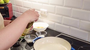 35K views · 508 reactions | It’s my first time doing a cooking vlog in the condo! 懶 In today’s episode, join me as I make SHRIMP FRIED RICE. It’s easy to do with simple ingredients that we normally have in our kitchen. And to make it even more special and healthier, we use my favorite Doña Elena Pure Olive Oil because I never cook without it  Visit my YouTube channel now! https://www.youtube.com/@marjbarretto #MakeItOliveOil #MakeItDonaElena | Marj Barretto | Facebook