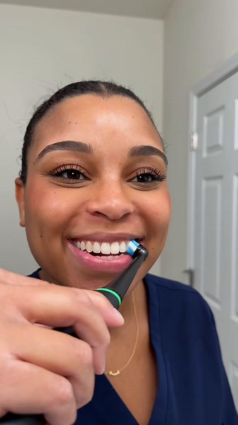 How to Brush with an Electric Toothbrush Correctly