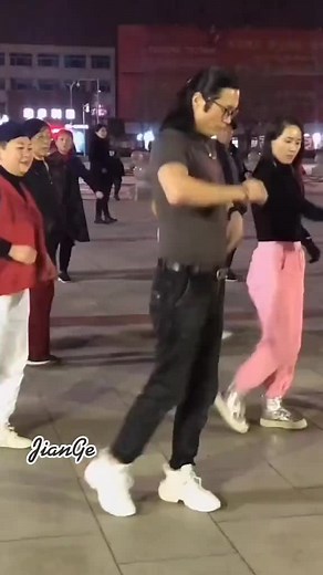 Jiange Dance: Traditional Square Dancing Experience